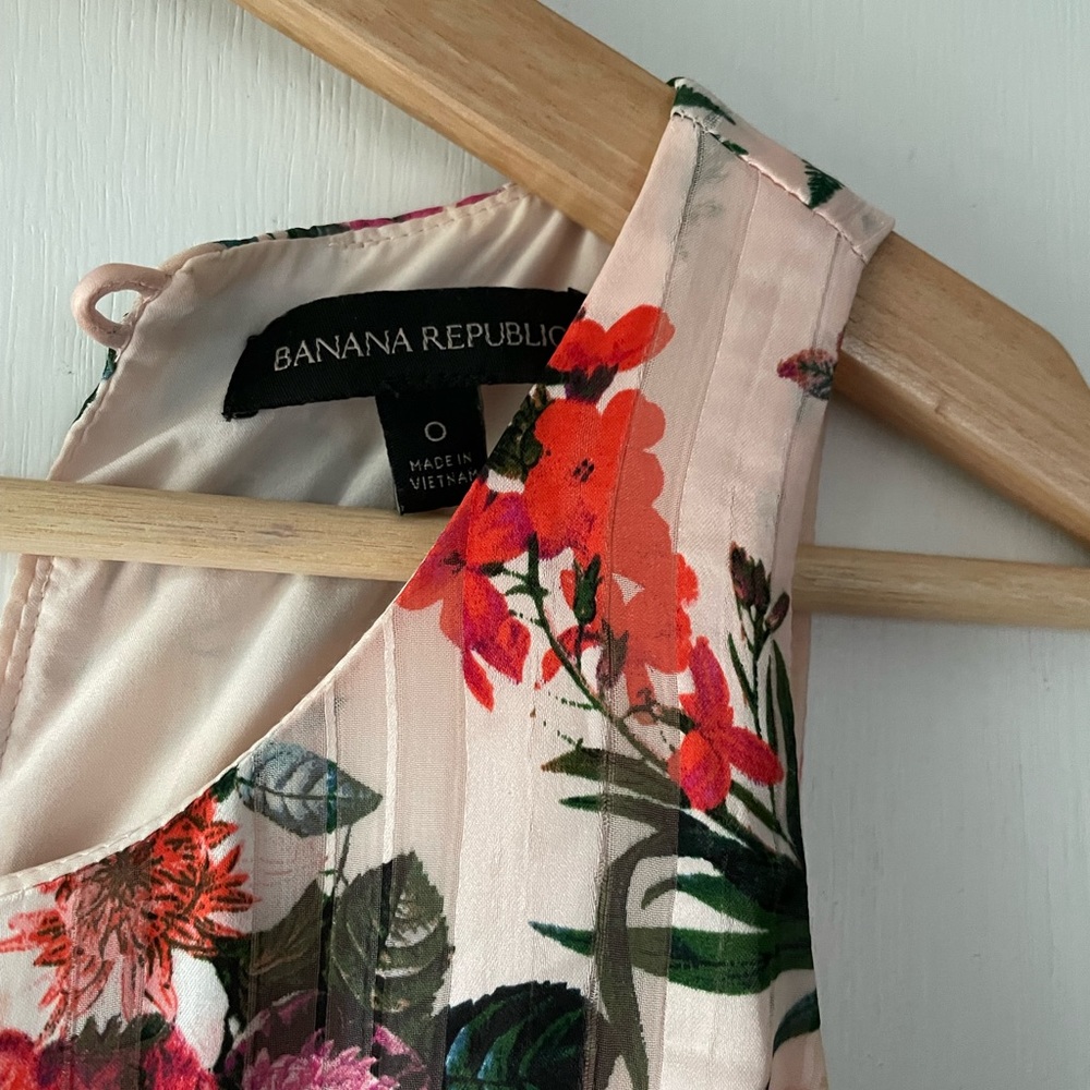 Gorgeous Floral Botanical Maxi Banana Republic Dress! - Picture 4 of 6